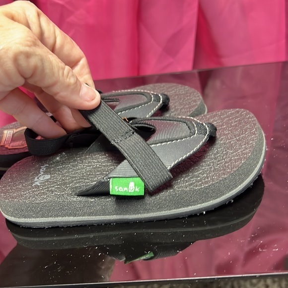 ‎Sanuk - Picture 3 of 8